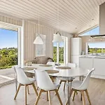 3 Bedroom Beautiful In Дом отдыха