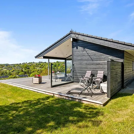 3 Bedroom Beautiful In Σπίτι διακοπών *