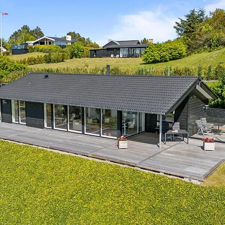 3 Bedroom Beautiful In Σπίτι διακοπών *