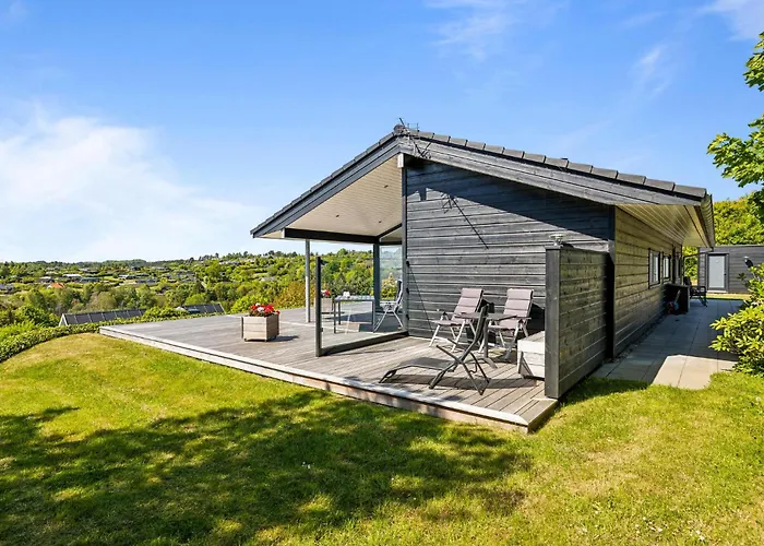 3 Bedroom Beautiful In Σπίτι διακοπών *