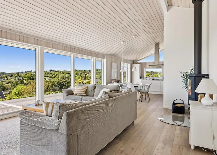 3 Bedroom Beautiful In Ebeltoft