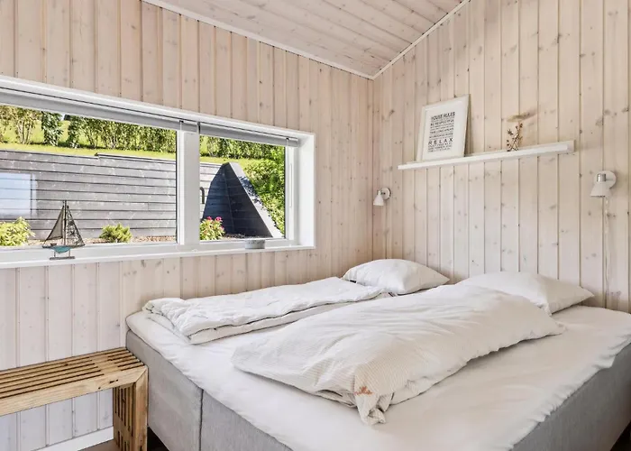 3 Bedroom Beautiful In Feriehus